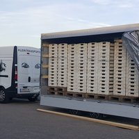 Kleintransporter mit Anhänger