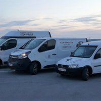 3 Kleintransportwagen von der Seite