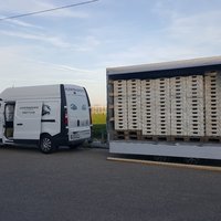 Kleintransporter mit Anhänger